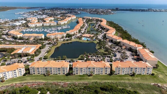 Building Photo - 17 Harbour Isle Dr W