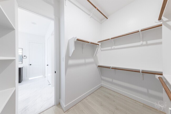 Building Photo - 7526 Sunny Oak Ln