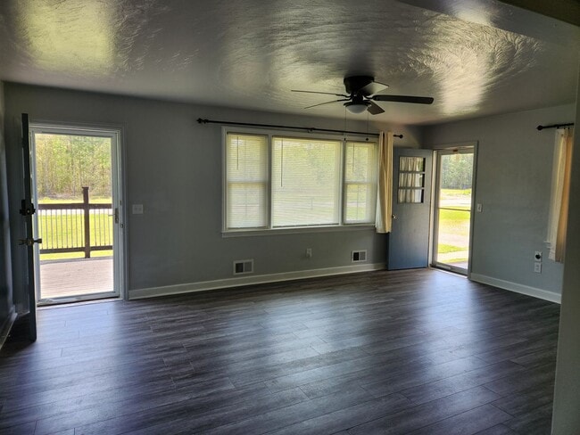 Building Photo - S BATTLEFIELD BLVD FOR RENT!!