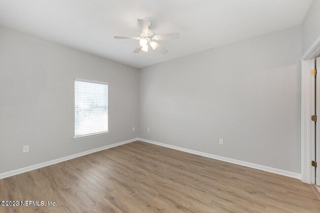 Building Photo - 8226 Green Parrot Rd