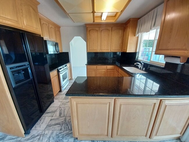 Building Photo - BEAUTIFUL TWO LEVEL 4BD/3BA HOME AVAILABLE IN NEWARK, CA !!!!!!