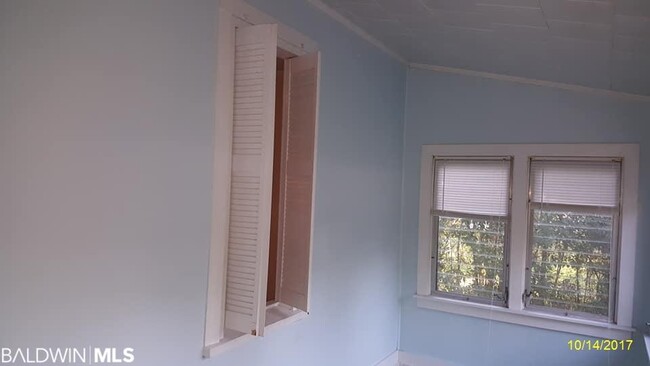 Building Photo - 304 W Orange Ave