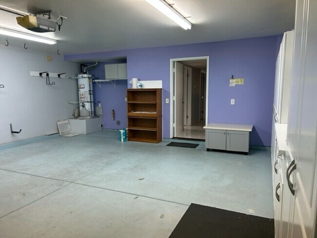 Building Photo - 4053 Sunset Ln