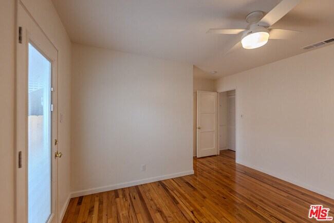 Building Photo - 302 N Maple St