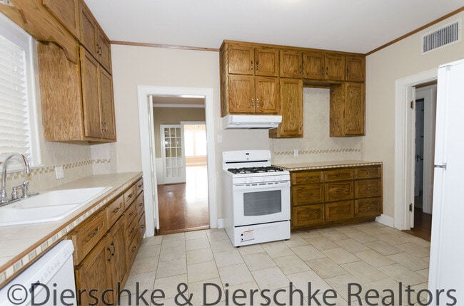 Building Photo - 1007 Austin St