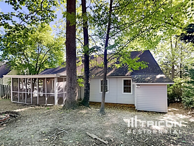 Building Photo - 204 Kemsing Rd