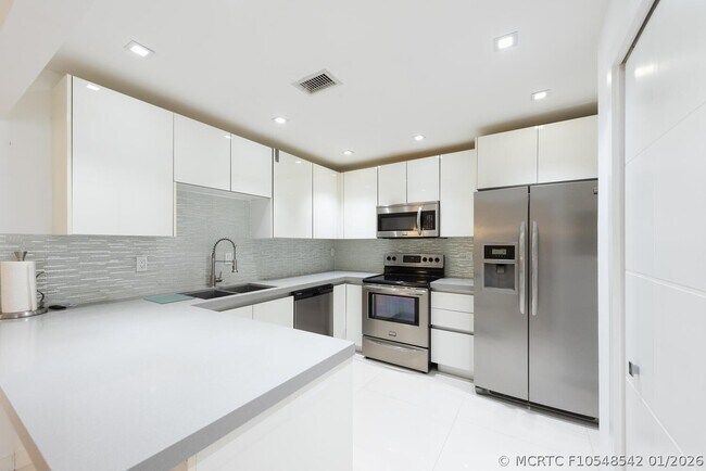 Building Photo - 6604 SW 114th Pl
