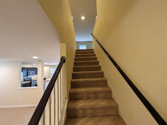 Building Photo - 1077 Hiton Cir