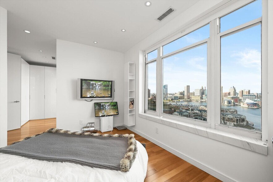 Building Photo - 100 Harborview Dr