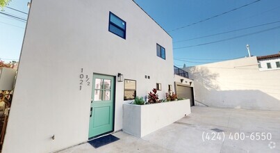 Building Photo - Brand New Townhome Private Rooftop Deck