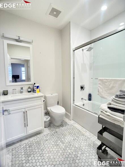 Building Photo - 205 E St. Unit 12N