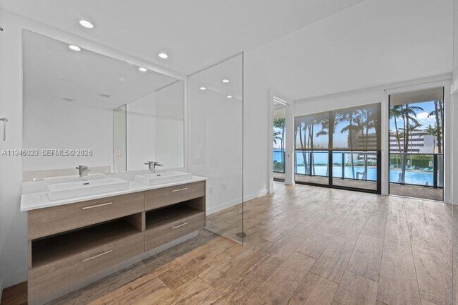 Building Photo - 650 NE 32nd St