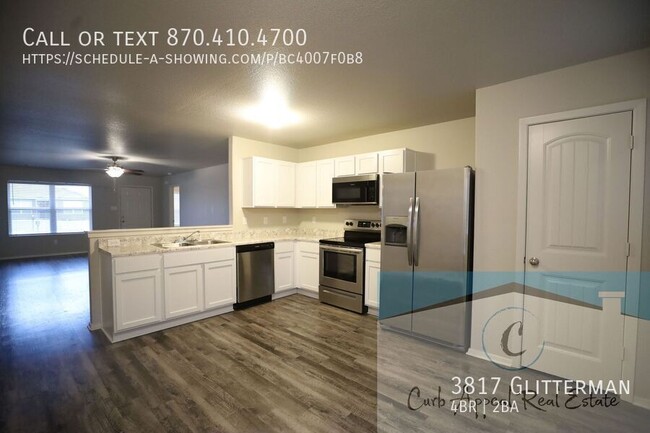 Building Photo - $900 move in special!! Spacious 4 bed, 2 b...