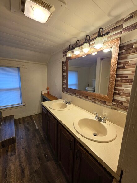 Building Photo - 21 Water St