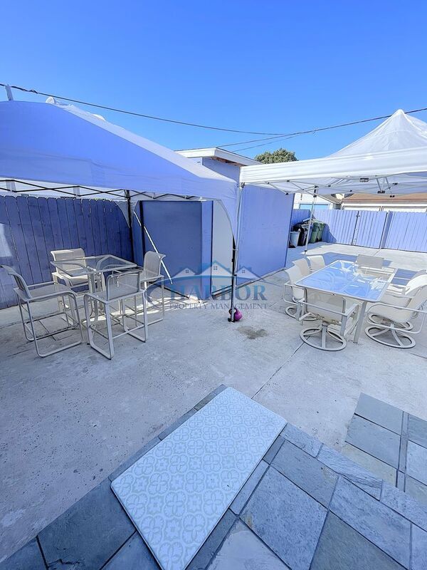 Building Photo - 646-646 W 19th St