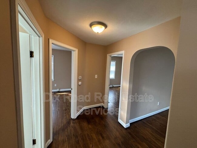 Building Photo - 1925 Highland St