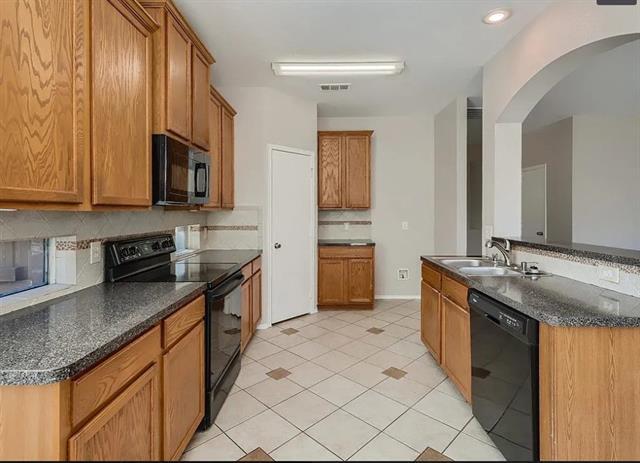 Building Photo - 850 Warbler Ln