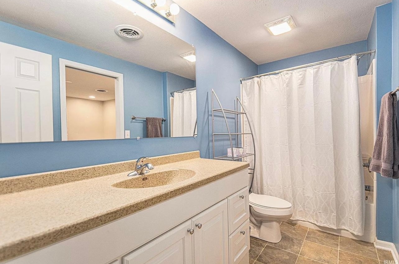 Building Photo - 18025 Lisbon Dr