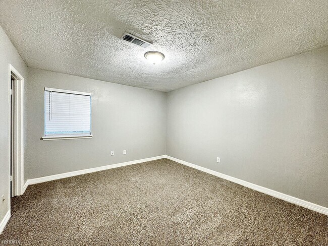 Building Photo - 3 br, 3.5 bath House - 4807 Country Club Vw