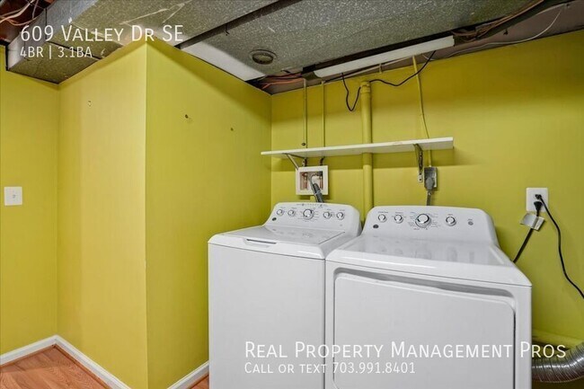 Building Photo - 609 Valley Dr SE
