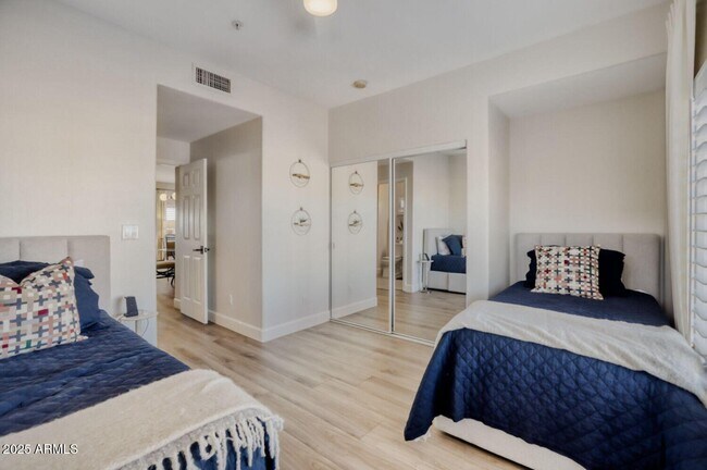 Building Photo - 8880 E Paraiso Dr