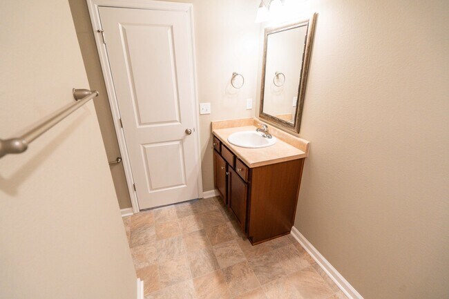 Building Photo - 3/3 Condo in Mission Overlook-MOVE IN SPEC...