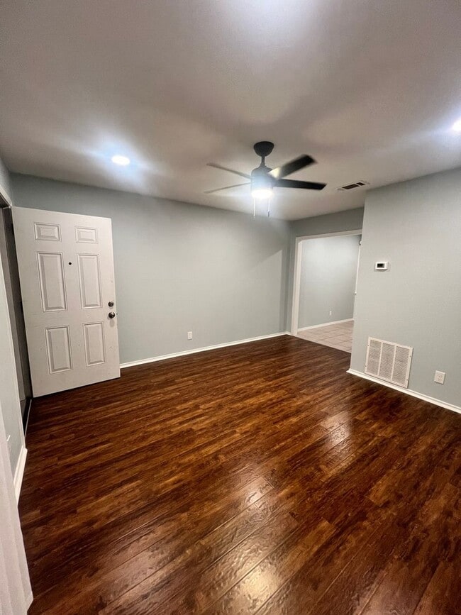 Building Photo - 520 N Montreal Ave