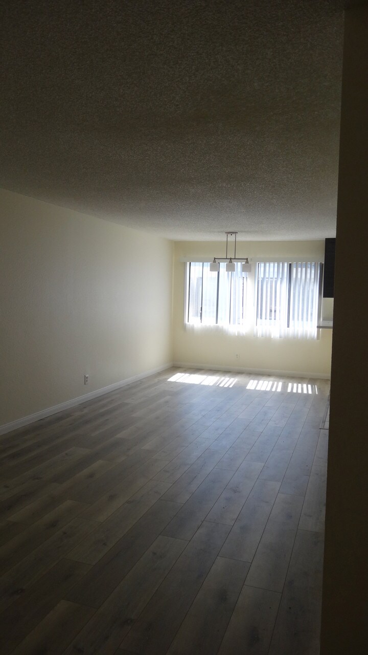 Building Photo - 518 Oak St