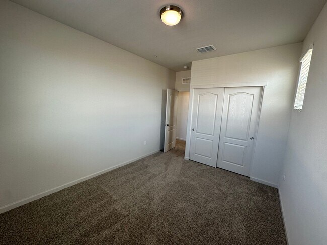 Building Photo - Gorgeous Brand New 3 Bedroom 2.5 Bath Home