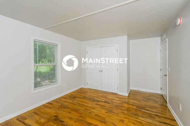 Building Photo - 3 Bedroom Pet-Friendly Home in Louisville,...