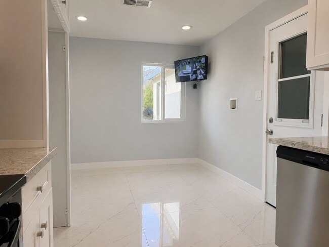 Building Photo - 2516 Fernley Dr
