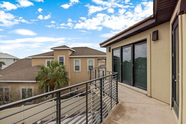 Building Photo - 55 Paginet Rd