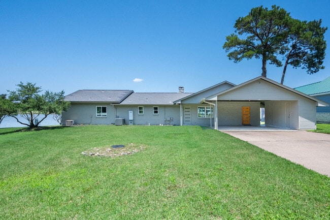 Building Photo - 1012 Chestnut Dr