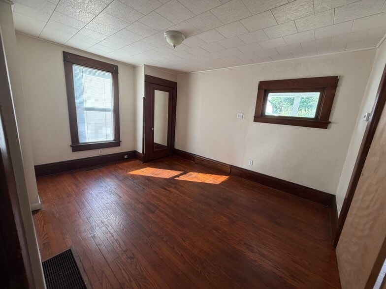 Building Photo - 307 Gilmore Ave