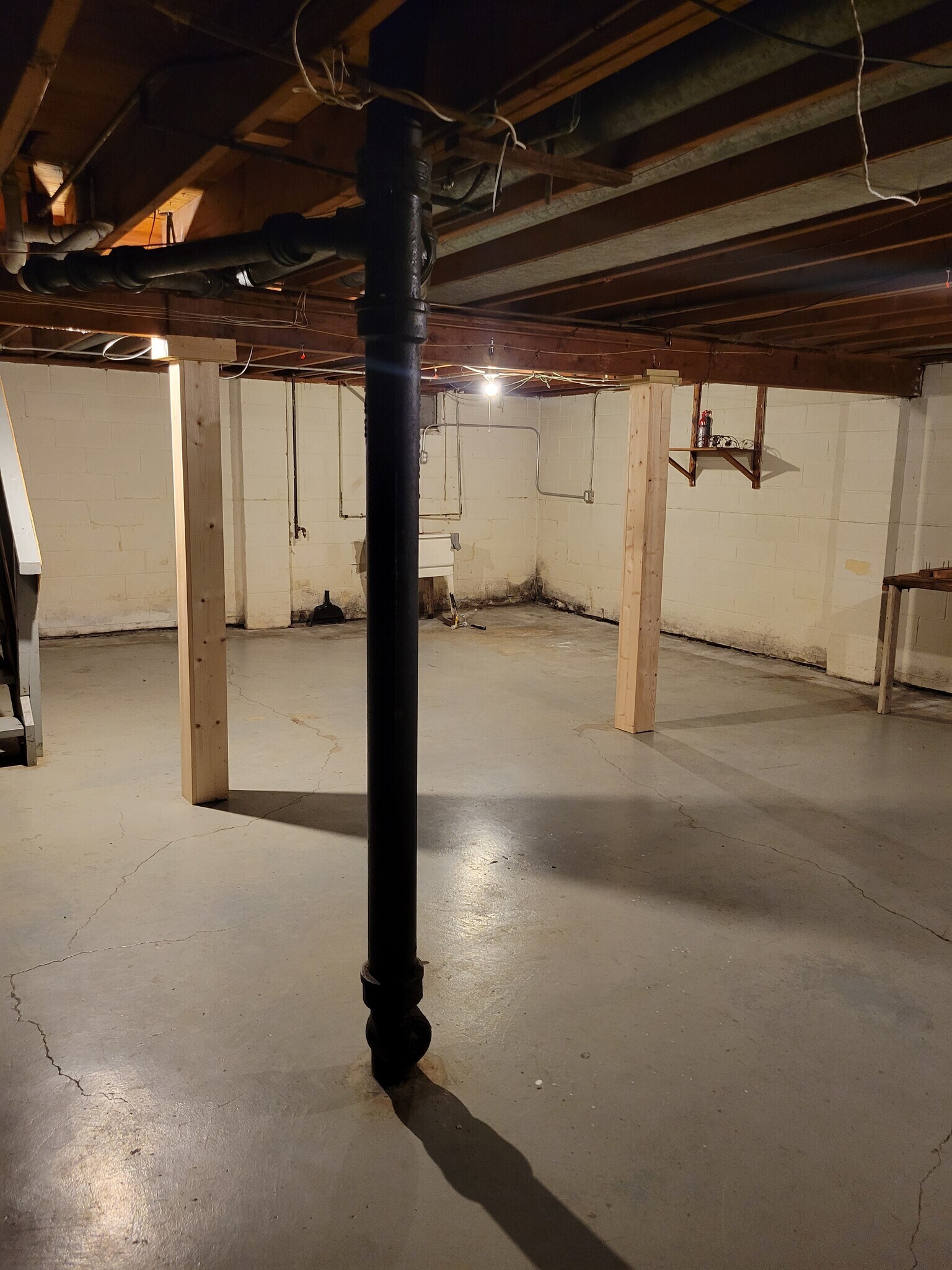 Building Photo - 605 Jungles Ave