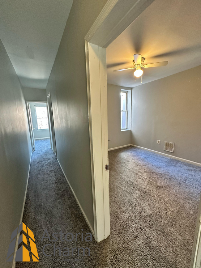 Building Photo - Updated 3 bedroom 1 bath Rowhome with Fenc...