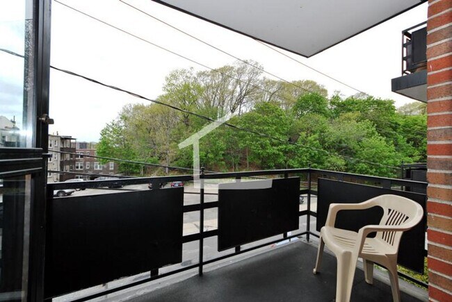 Building Photo - Cozy 1 bed 1 bath with private balcony available 7/1/26