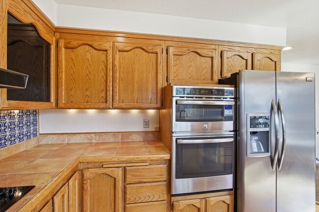 Building Photo - 6137 Banner Dr