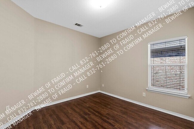 Building Photo - 2021 Haylee Dr