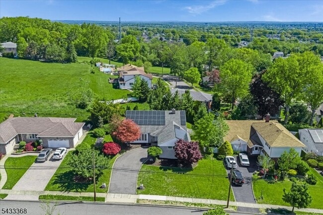 Building Photo - 32 Brantwood Pl