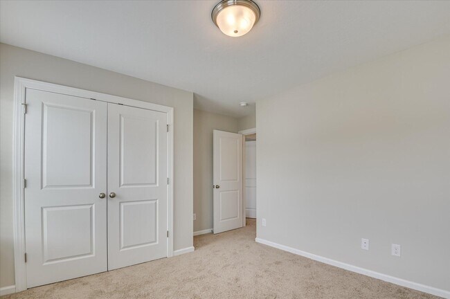 Building Photo - 3207 Wayne Dr