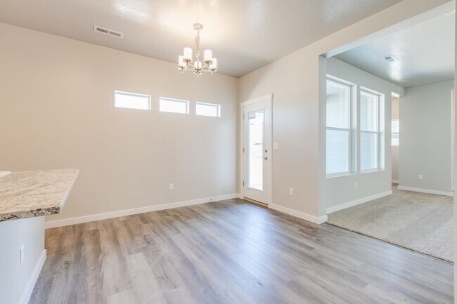 Building Photo - Adorable and Affordable Alley Load Home For Rent in Meridian!  A must see!