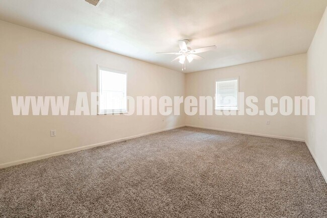 Building Photo - 117 Post Oak Dr