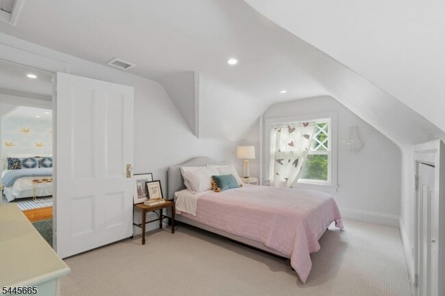 Building Photo - 40 Oakwood Ave