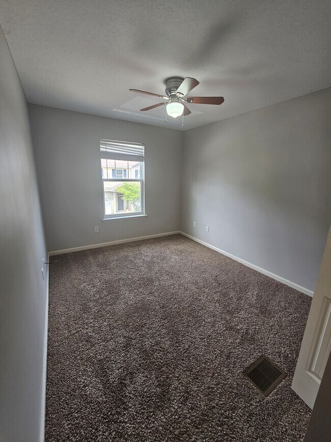 Building Photo - Modern 3Bed/2.5-Ba Townhome in PCB – Resor...
