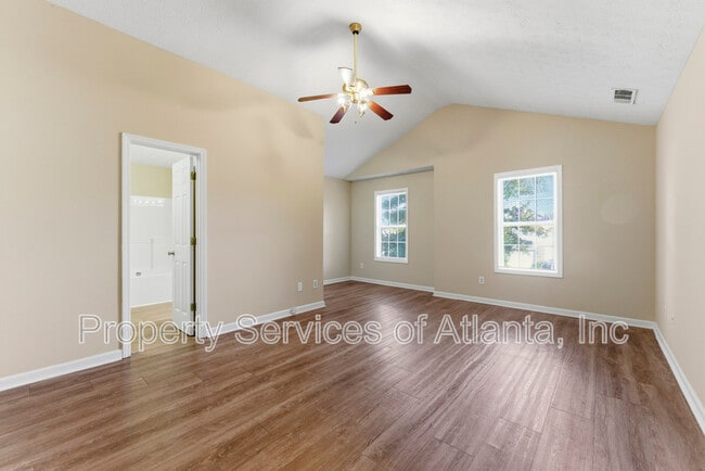 Building Photo - 2088 Manhattan Pkwy