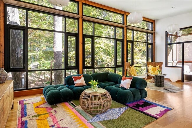 Building Photo - 515 Claire Dr NE