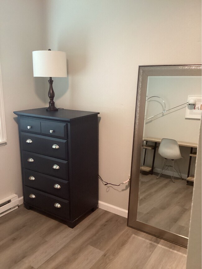 Building Photo - 30 Fern St