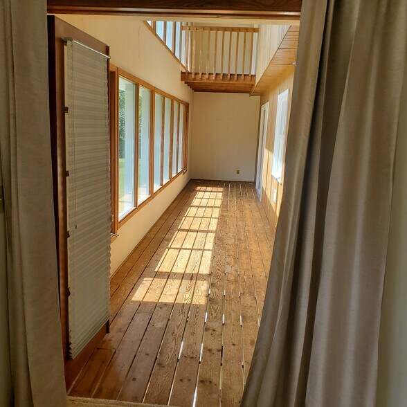 Building Photo - W269S8475 Alpine Dr