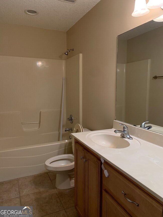 Building Photo - 207 Ridgemont Ct
